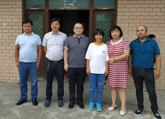 南通公司愛(ài)心捐助貧困學(xué)子圓夢(mèng)大學(xué)