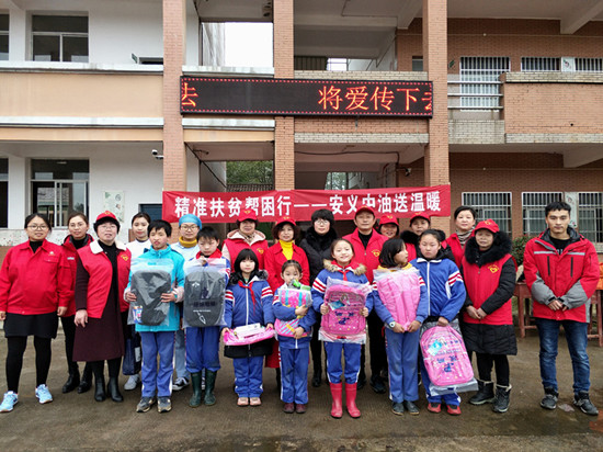 愛(ài)心助學(xué)送溫暖 安義公司助貧困學(xué)子圓夢(mèng)